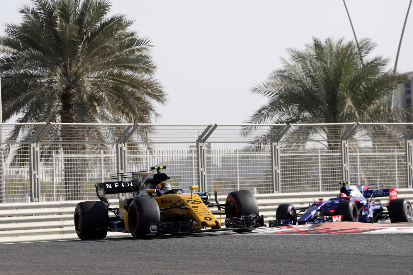 Verstappen underwhelmed by F1 finale stuck behind Raikkonen