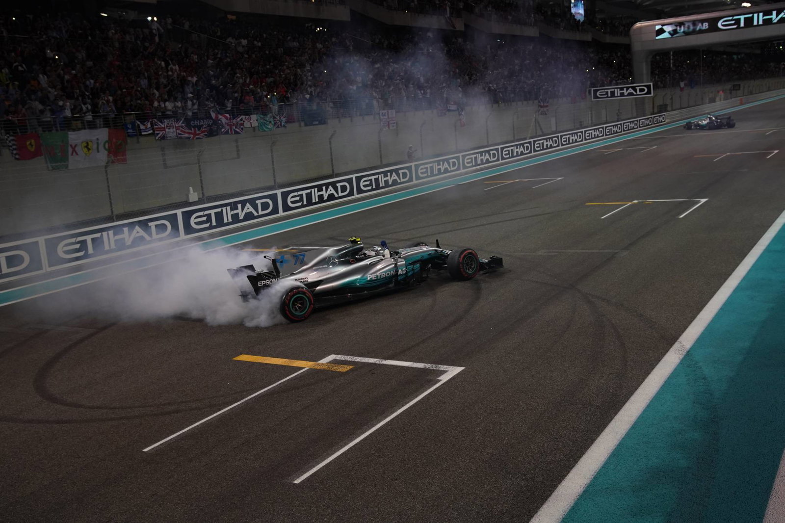 Hamilton laments lack of overtaking chances at Abu Dhabi track