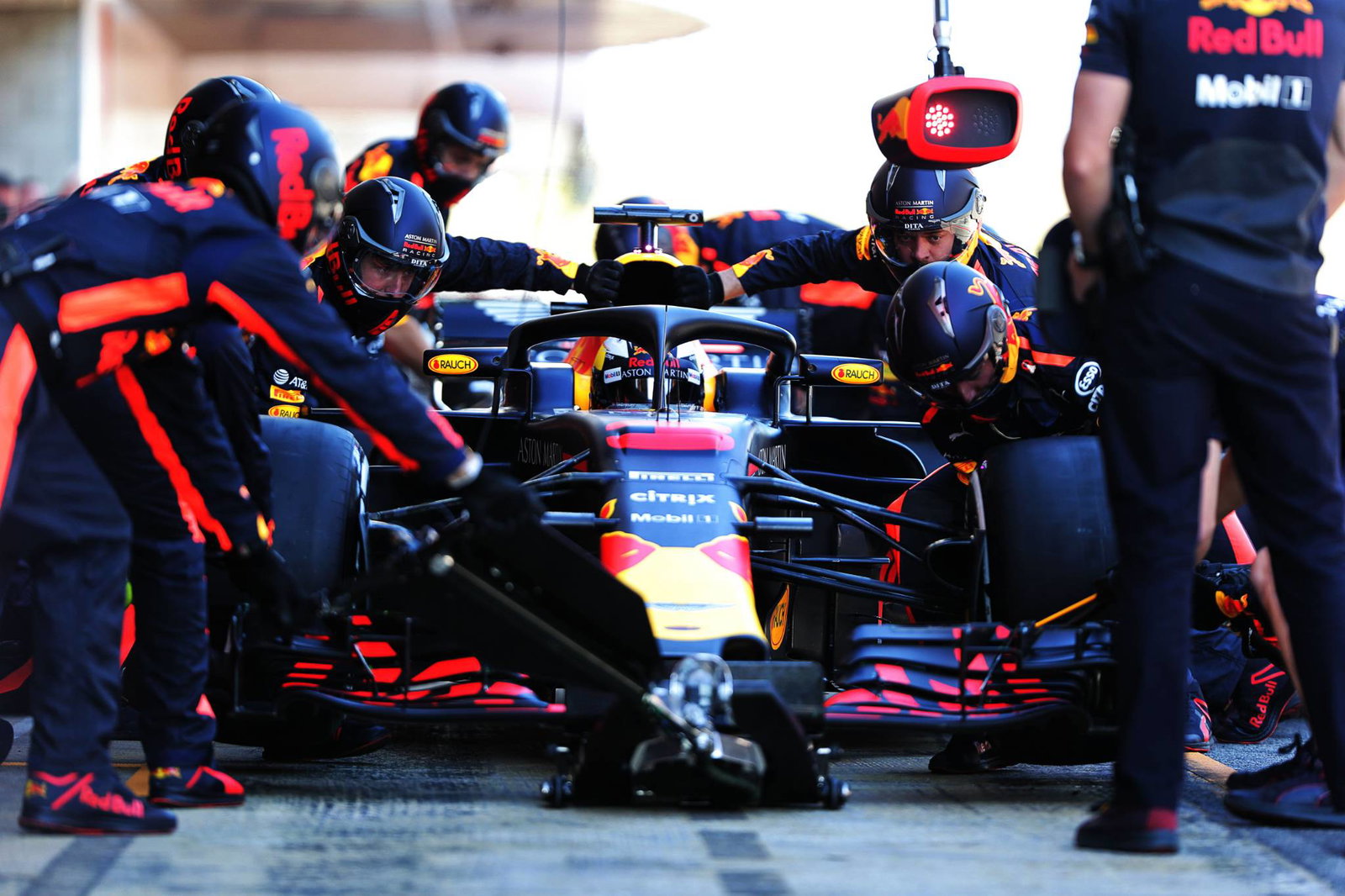 VIDEO: F1 Test Report - Ricciardo's lap record, McLaren struggles again
