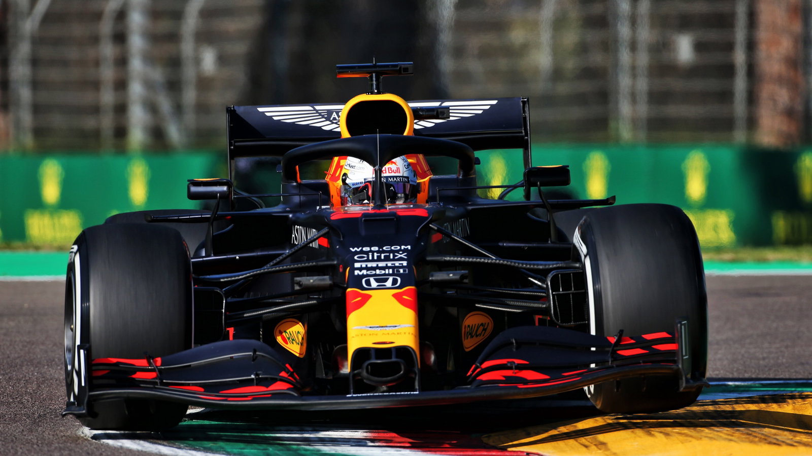 Max Verstappen (NLD) Red Bull Racing RB16.