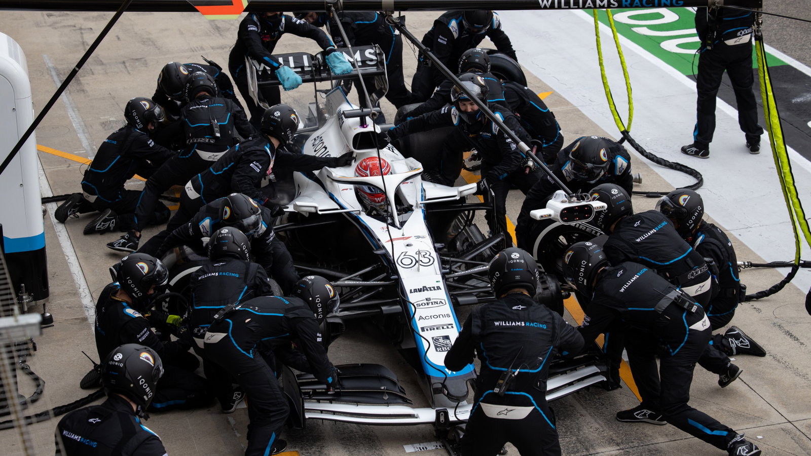 George Russell (GBR) Williams Racing FW43 makes a pit stop.