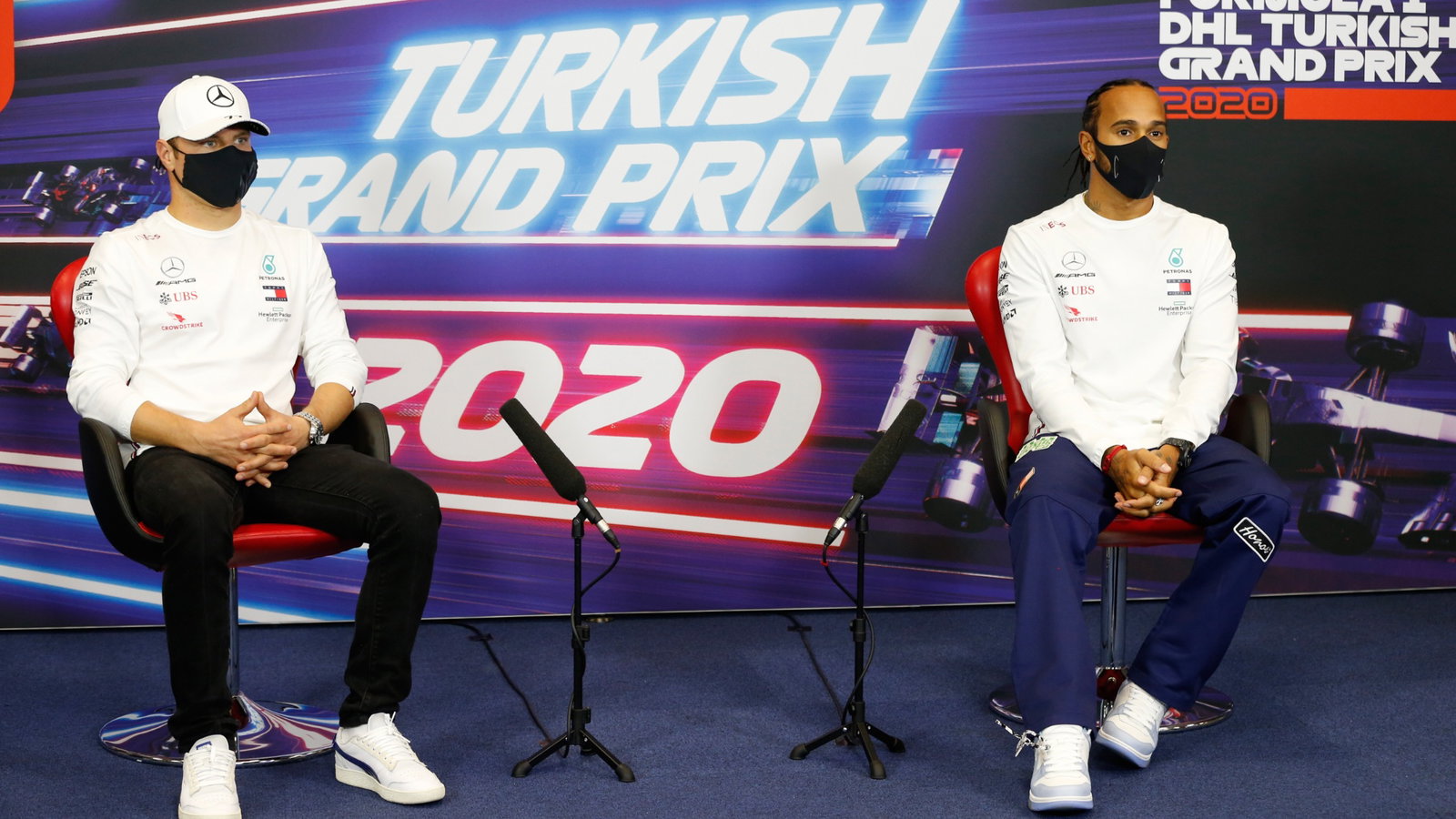 (L to R): Valtteri Bottas (FIN) Mercedes AMG F1 and Lewis Hamilton (GBR) Mercedes AMG F1 in the FIA Press Conference.