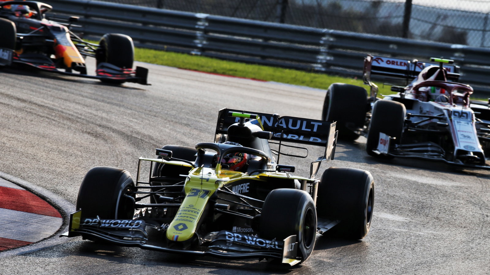 Esteban Ocon (FRA) Renault F1 Team RS20.