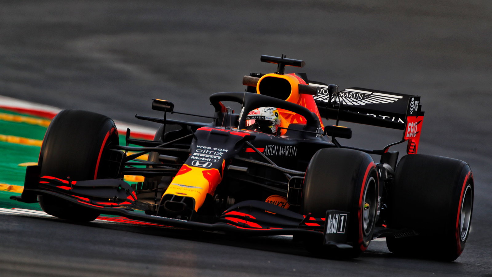 Max Verstappen (NLD) Red Bull Racing RB16.