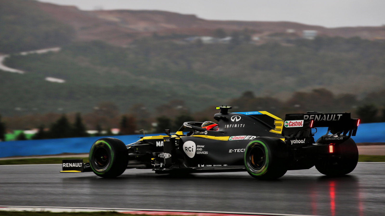 Esteban Ocon (FRA) Renault F1 Team RS20.