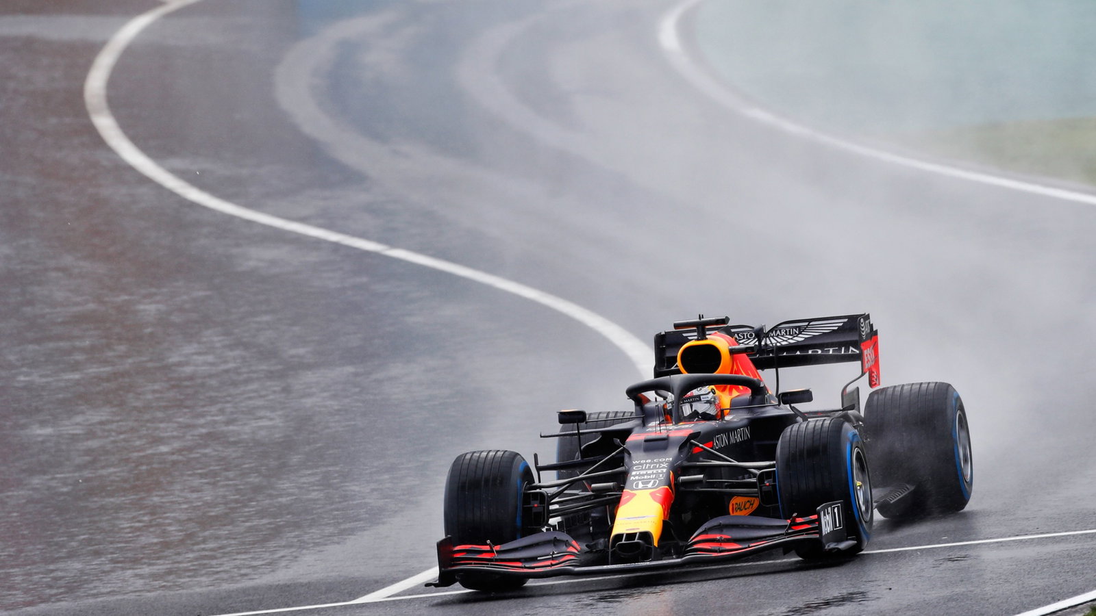 Max Verstappen (NLD) Red Bull Racing RB16.