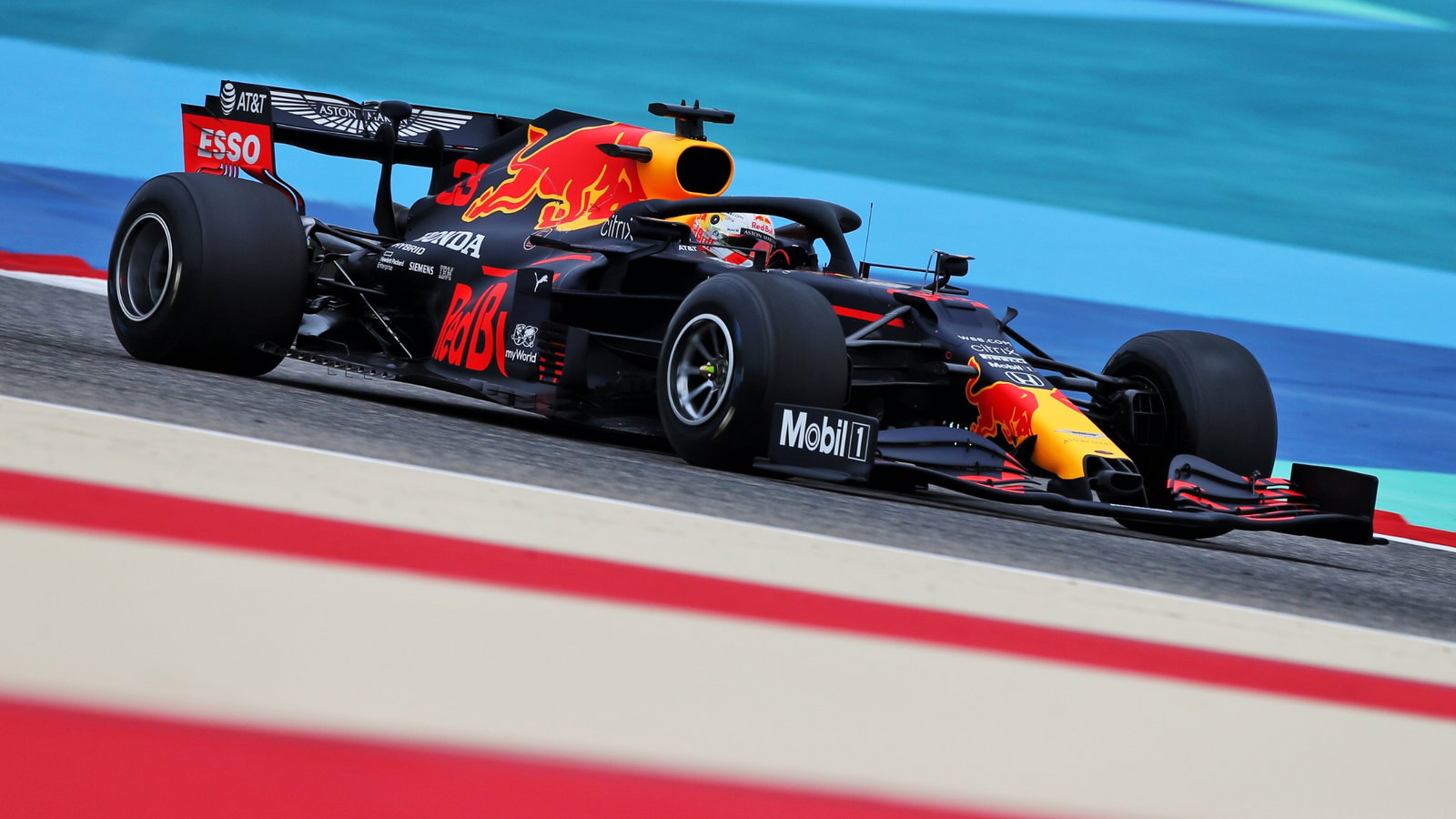 Max Verstappen (NLD) Red Bull Racing RB16.
