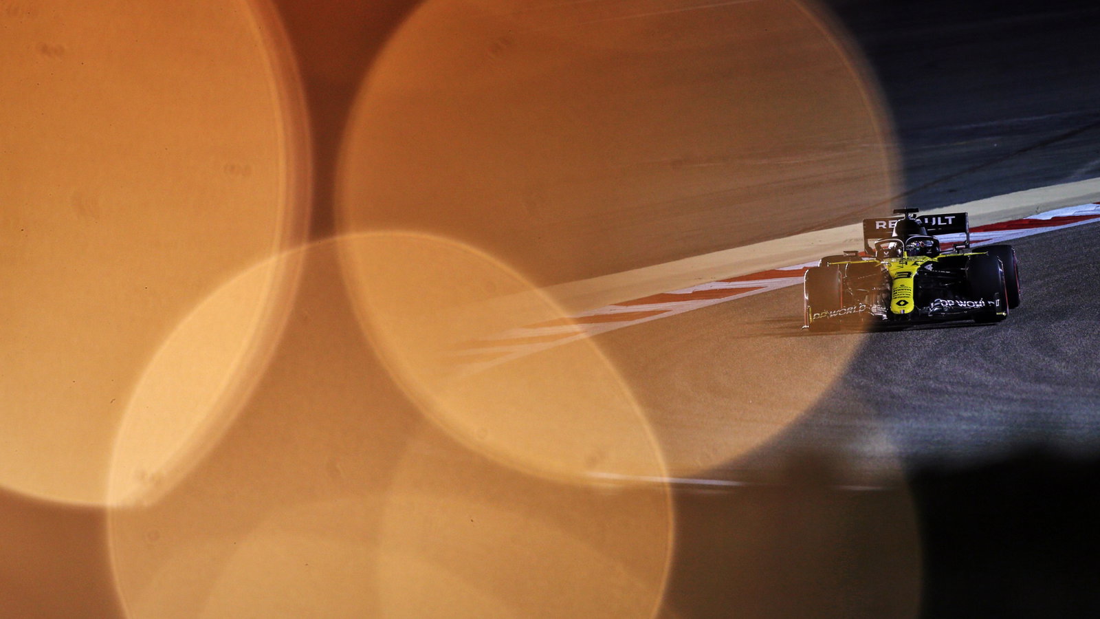 Daniel Ricciardo (AUS) Renault F1 Team RS20.