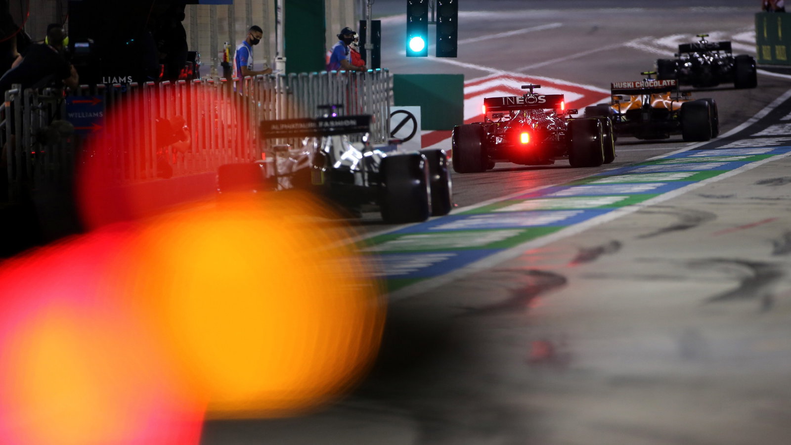 George Russell (GBR) Mercedes AMG F1 W11 ahead of Daniil Kvyat (RUS) AlphaTauri AT01.