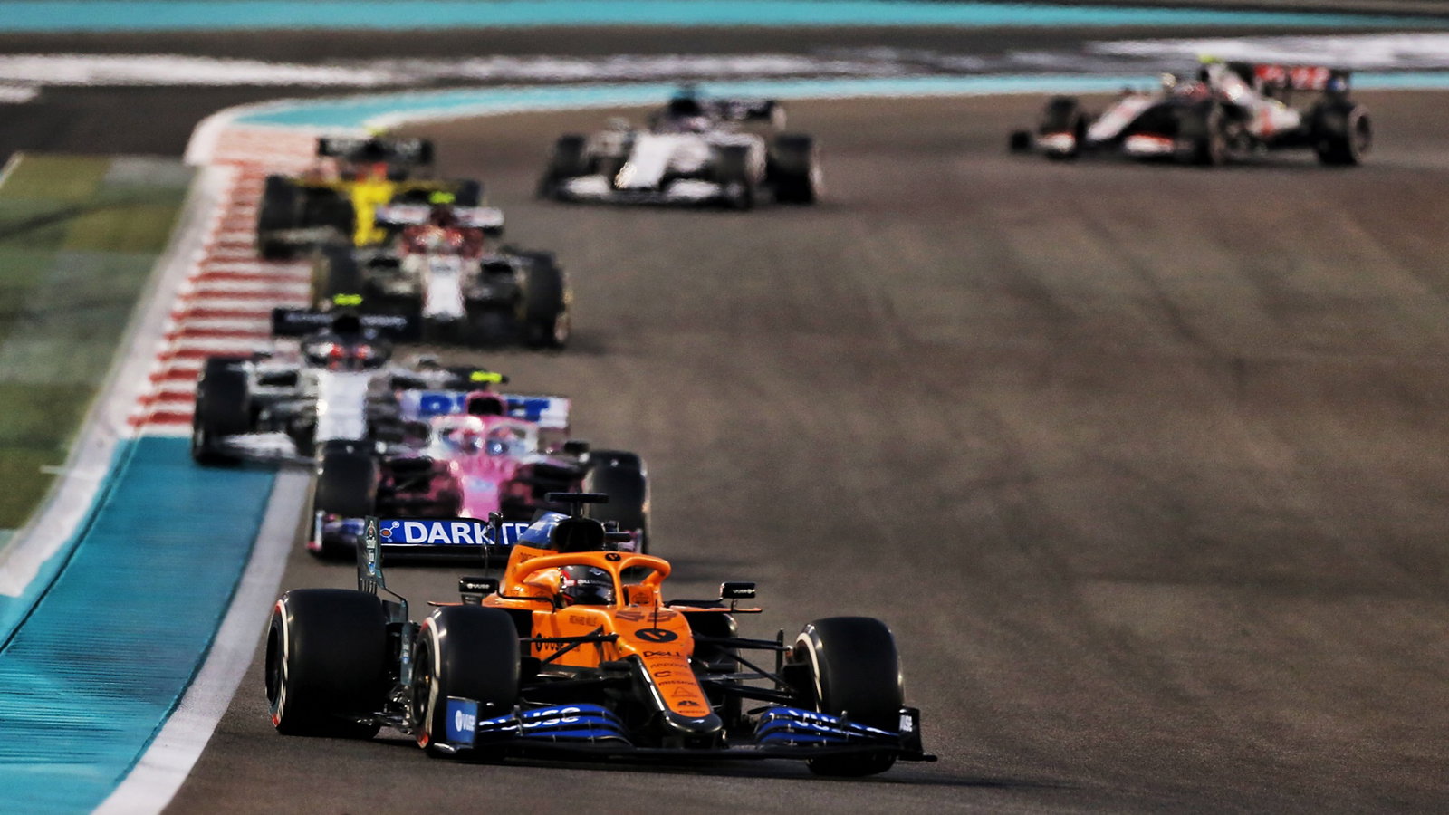 Carlos Sainz Jr (ESP) McLaren MCL35.