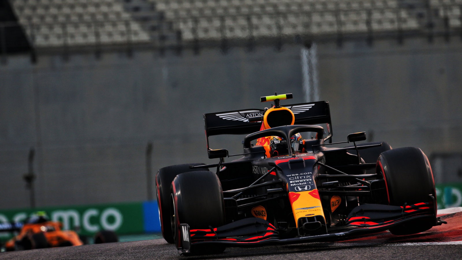 Alexander Albon (THA) Red Bull Racing RB16.