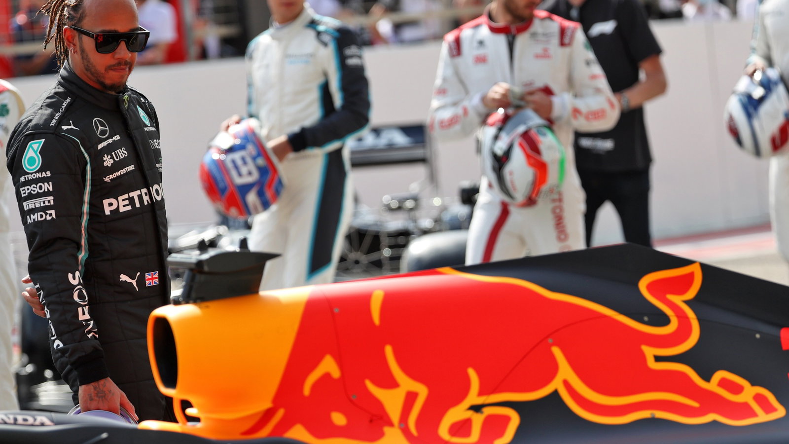 Lewis Hamilton (GBR) Mercedes AMG F1 looks at the Red Bull Racing RB16B.