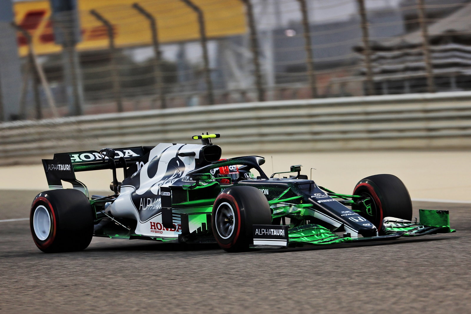 Pierre Gasly (FRA) AlphaTauri AT02 with flow-vis paint.