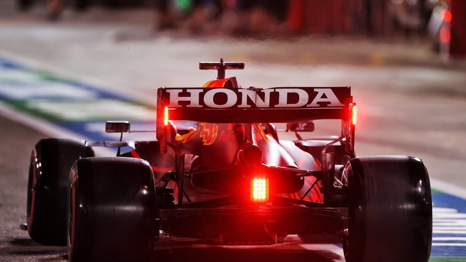 Max Verstappen (NLD) Red Bull Racing RB16B.