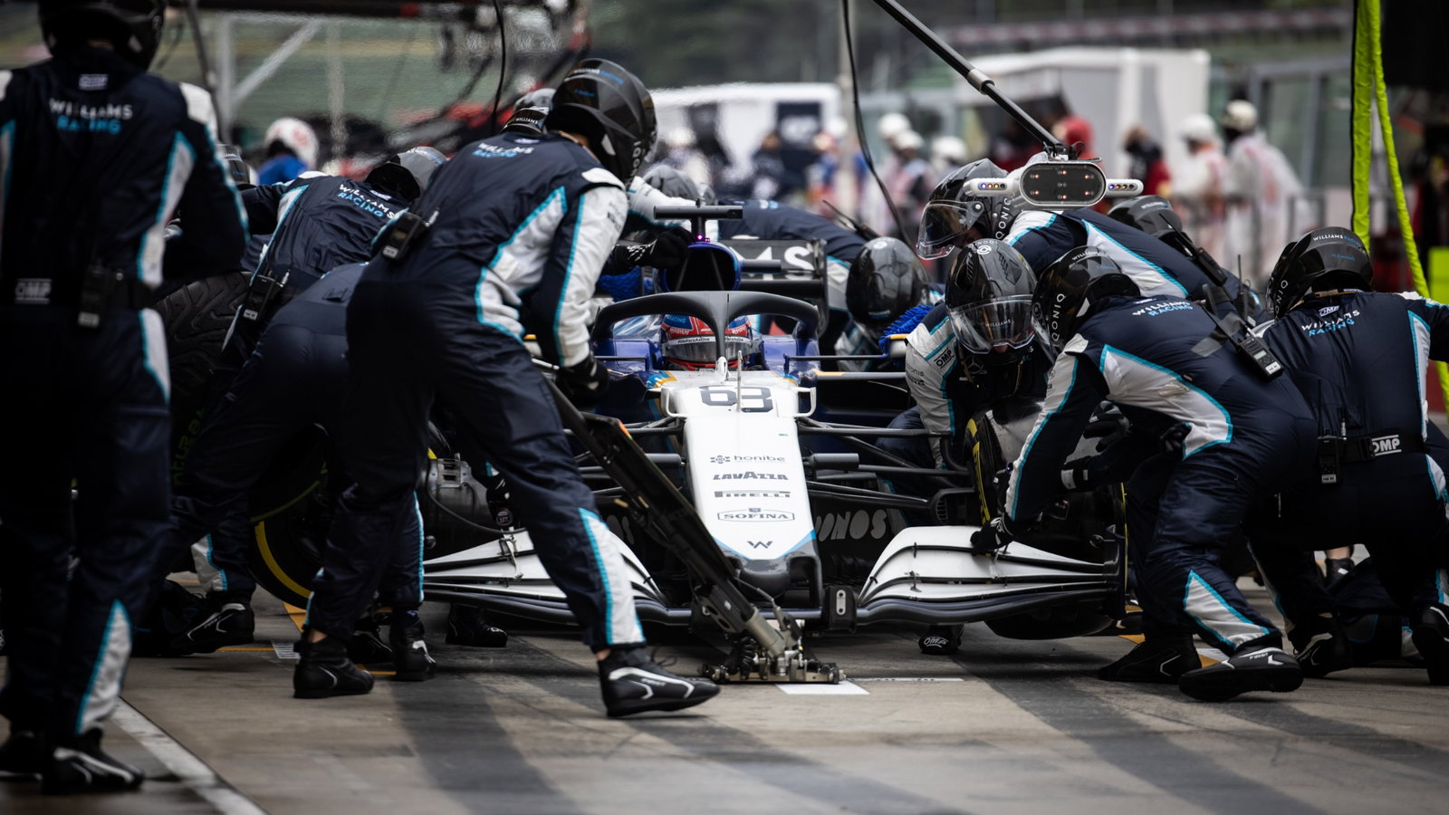 George Russell (GBR) Williams Racing FW43B makes a pit stop.
