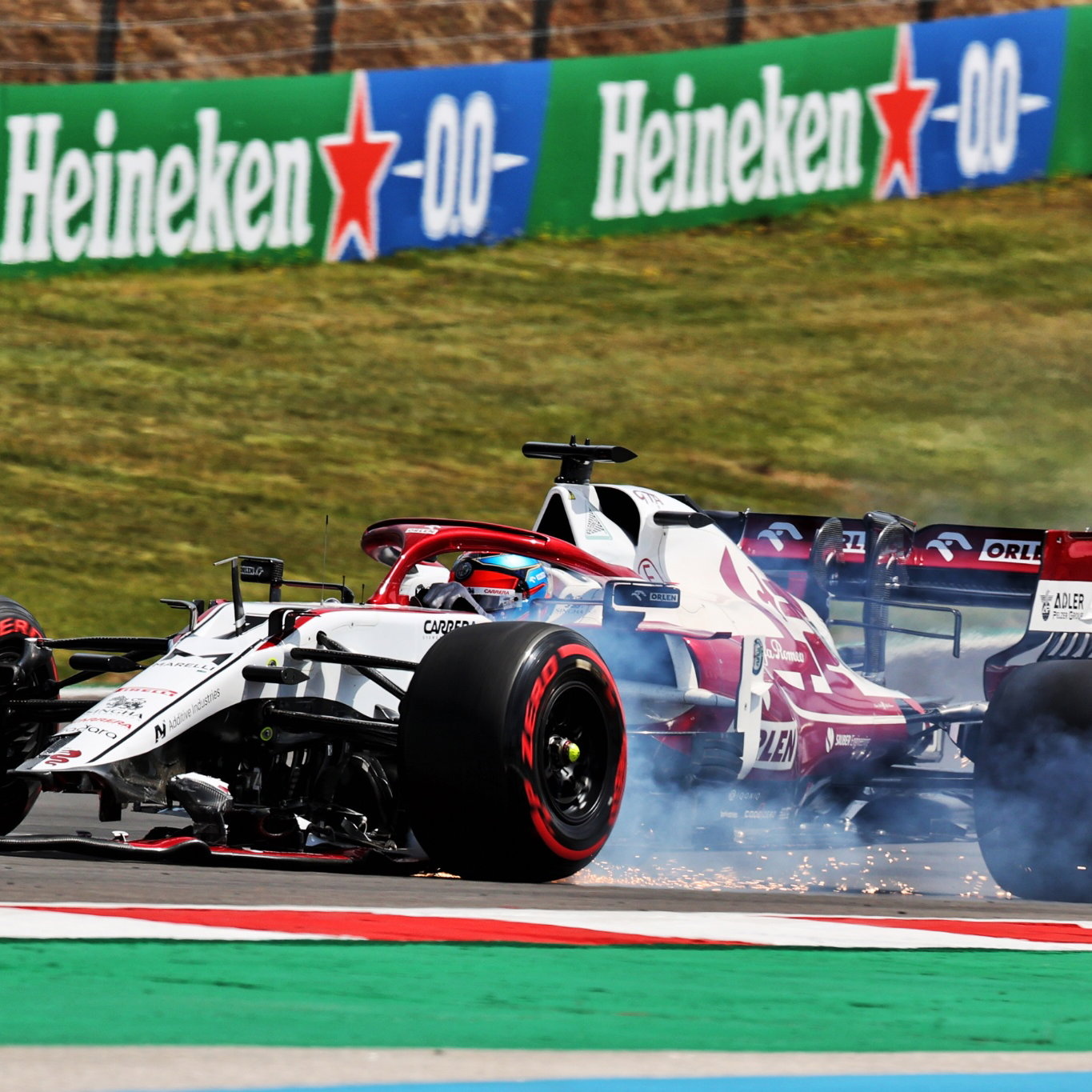 Kimi Raikkonen (FIN) Alfa Romeo Racing C41 with a broken front wing.