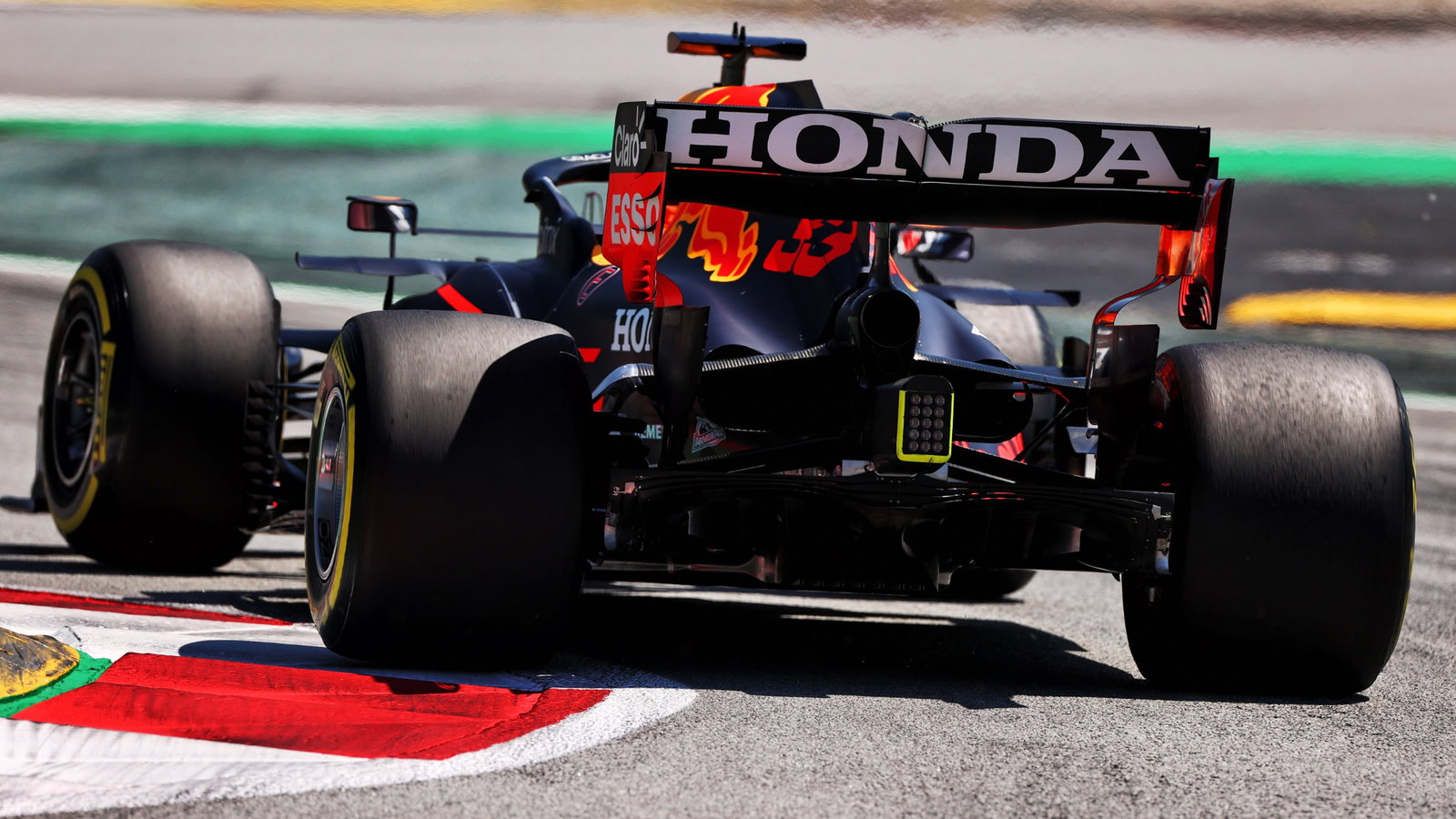 Max Verstappen (NLD) Red Bull Racing RB16B.