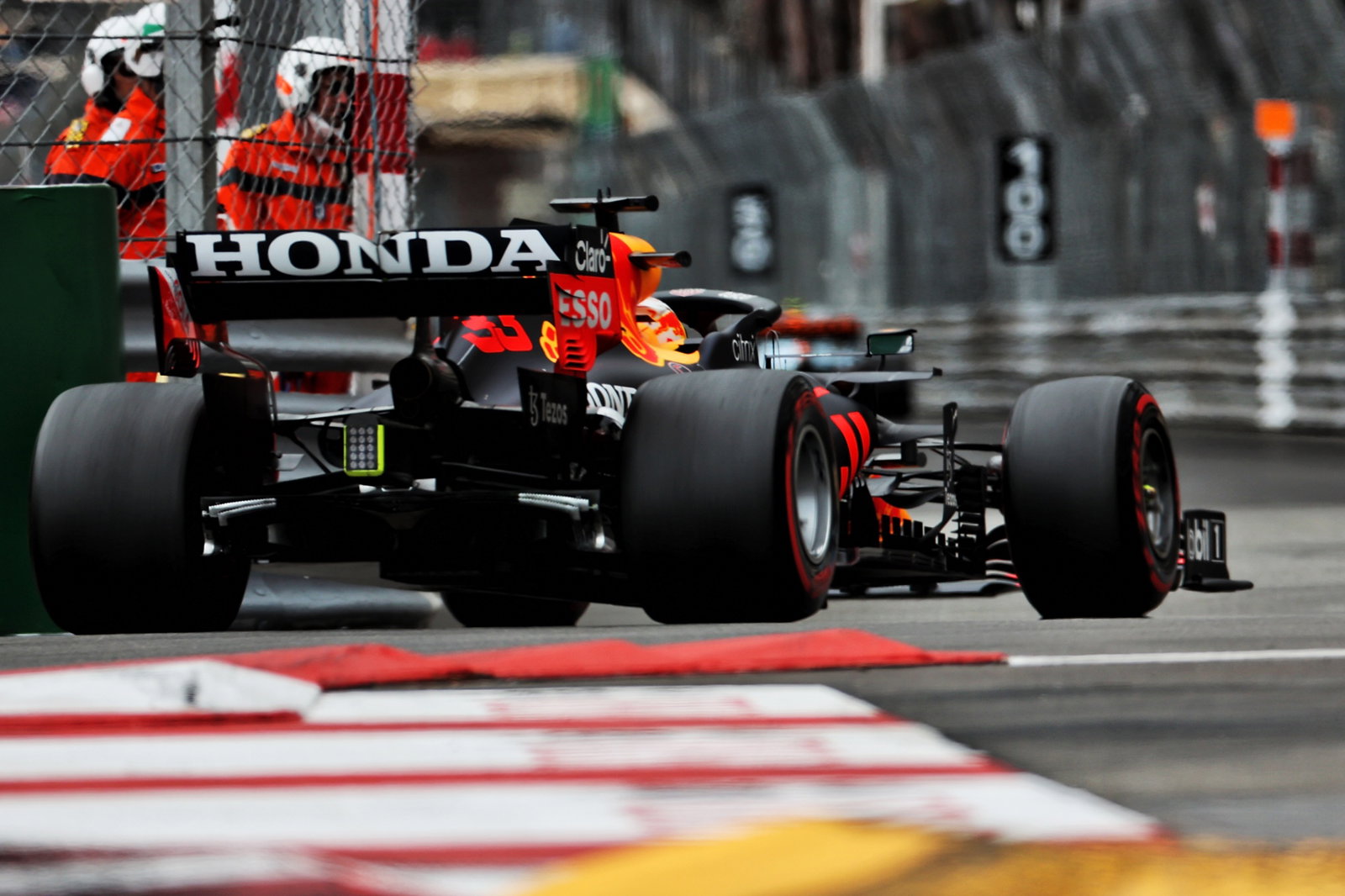 Max Verstappen (NLD) Red Bull Racing RB16B.