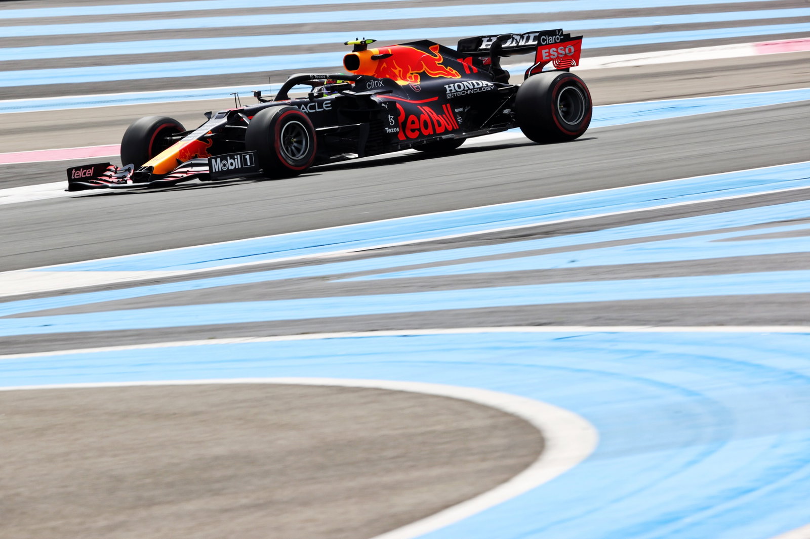 Sergio Perez (MEX) Red Bull Racing RB16B.