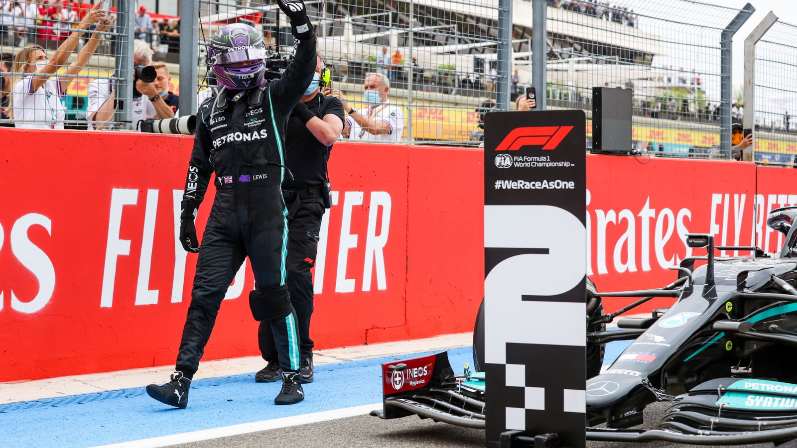 Lewis Hamilton (GBR) Mercedes AMG F1 W12 celebrates his second position in parc ferme.