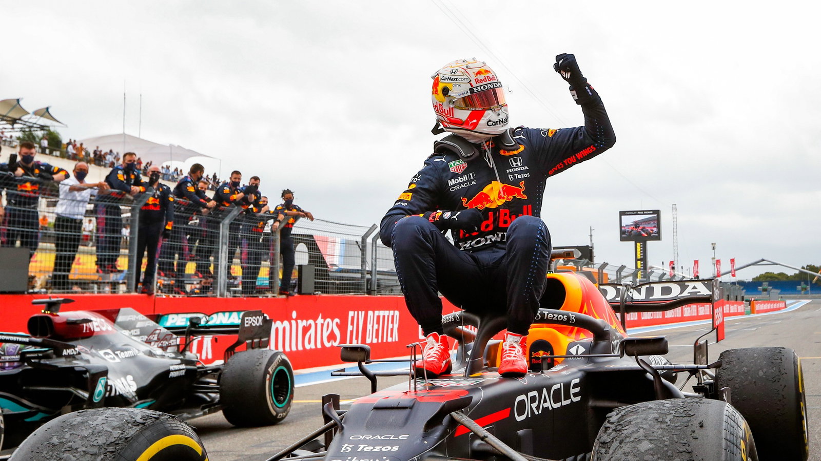 Race winner Max Verstappen (NLD) Red Bull Racing RB16B celebrates in parc ferme.