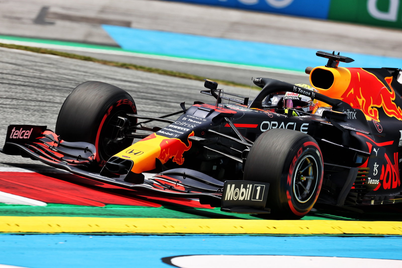 Max Verstappen (NLD) Red Bull Racing RB16B.