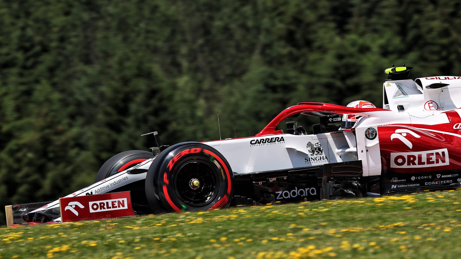 Antonio Giovinazzi (ITA) Alfa Romeo Racing C41.