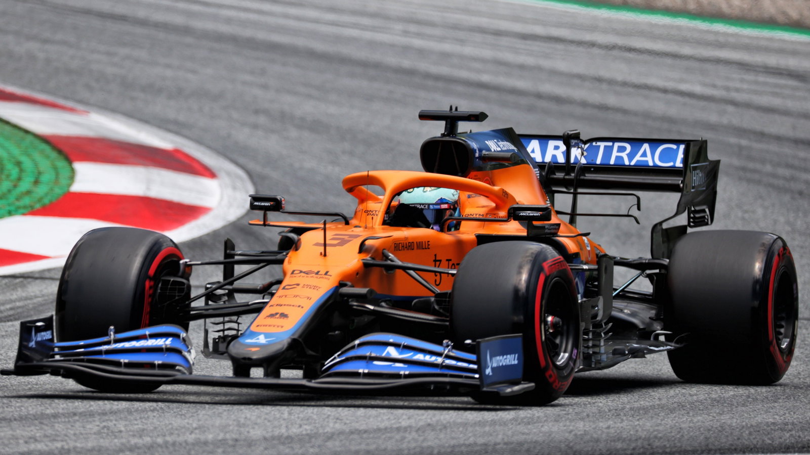 Daniel Ricciardo (AUS) McLaren MCL35M.