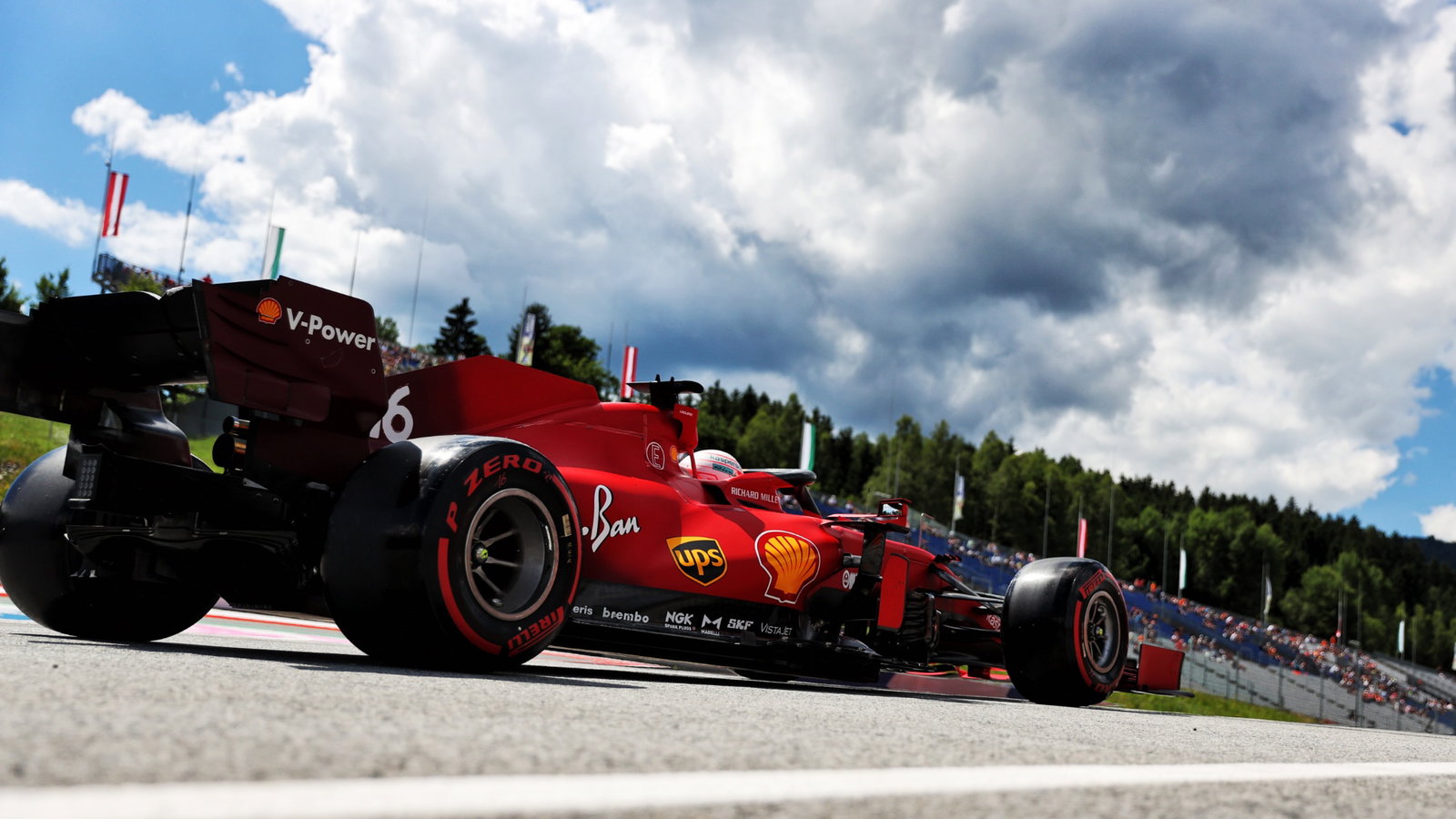 Charles Leclerc (MON) Ferrari SF-21.