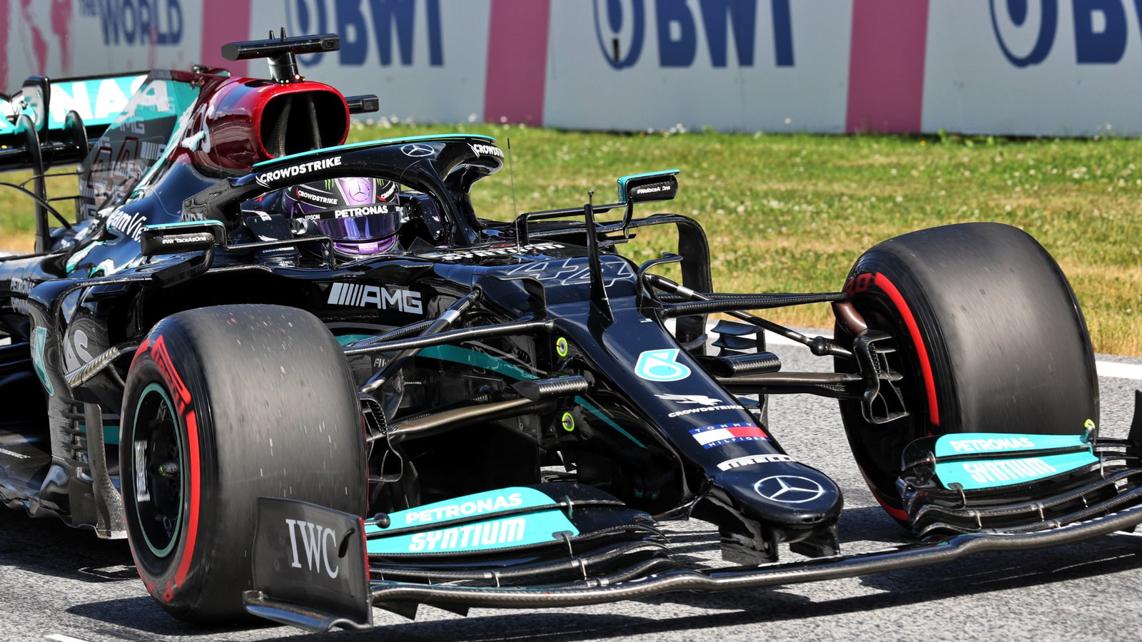Lewis Hamilton (GBR) Mercedes AMG F1 W12 in qualifying parc ferme.