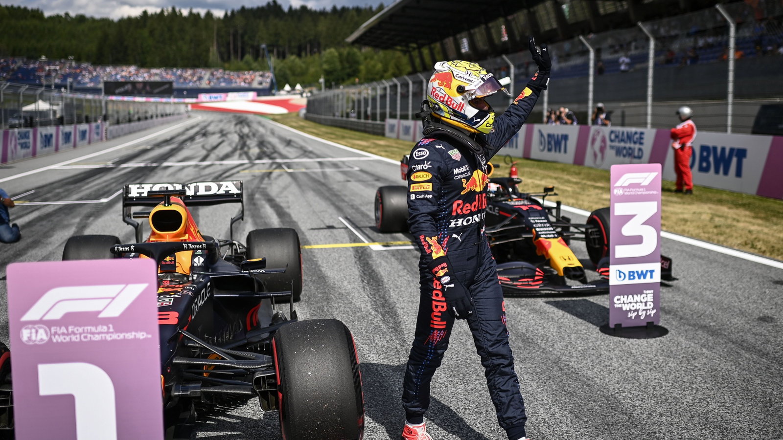 Pole sitter Max Verstappen (NLD) Red Bull Racing RB16B celebrates in qualifying parc ferme.