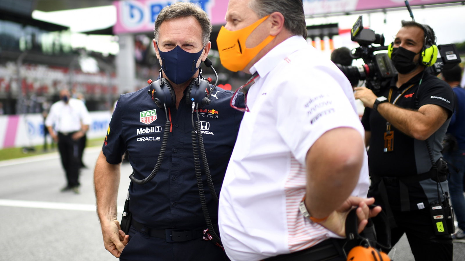 (L to R): Christian Horner (GBR) Red Bull Racing Team Principal with Zak Brown (USA) McLaren Executive Director on the grid.