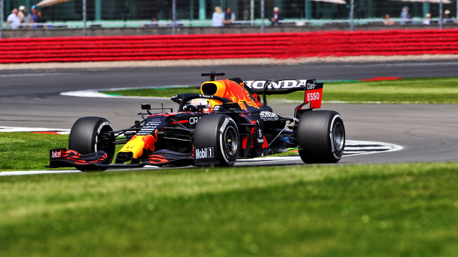 Max Verstappen (NLD) Red Bull Racing RB16B.