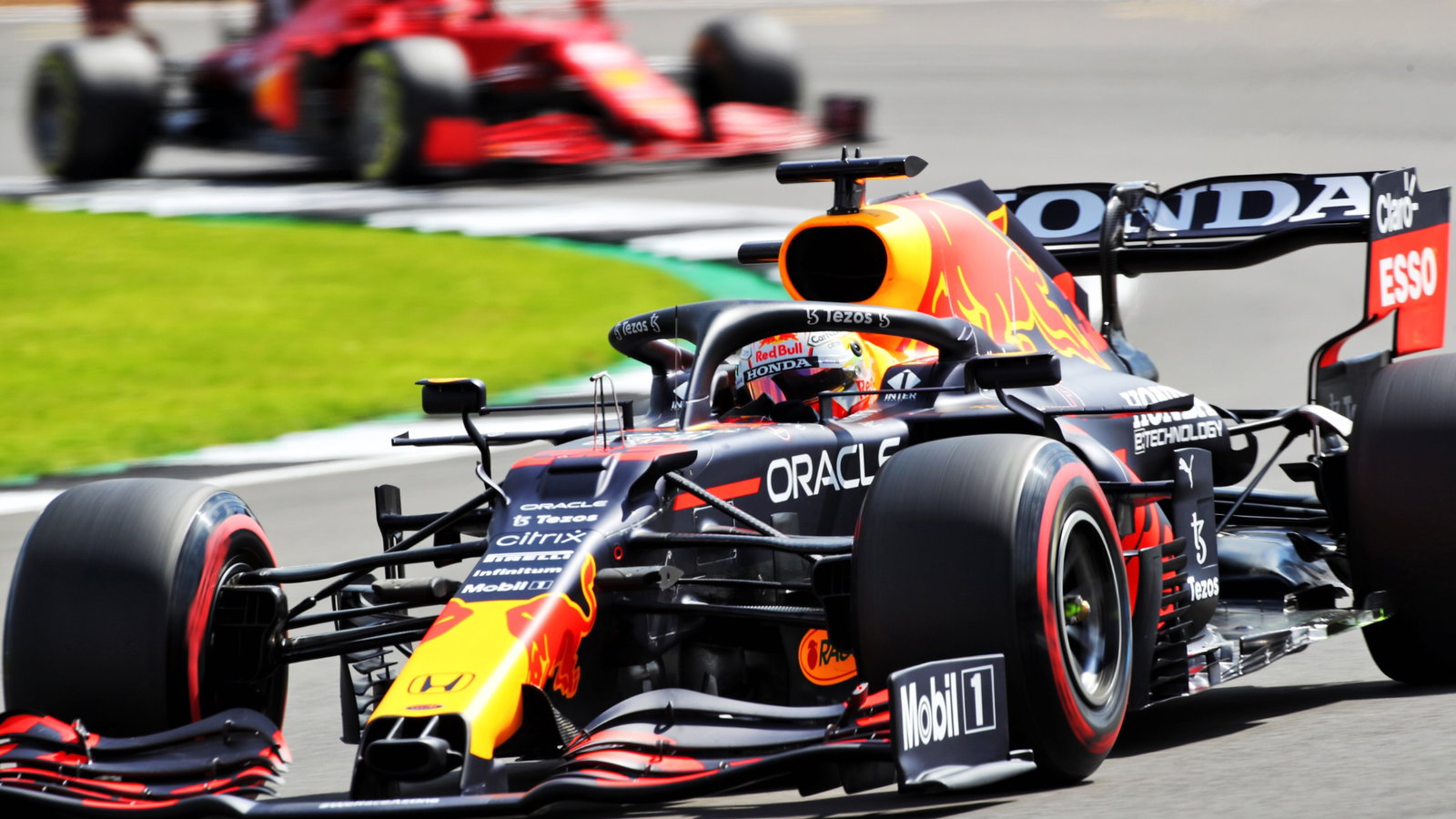 Max Verstappen (NLD) Red Bull Racing RB16B.