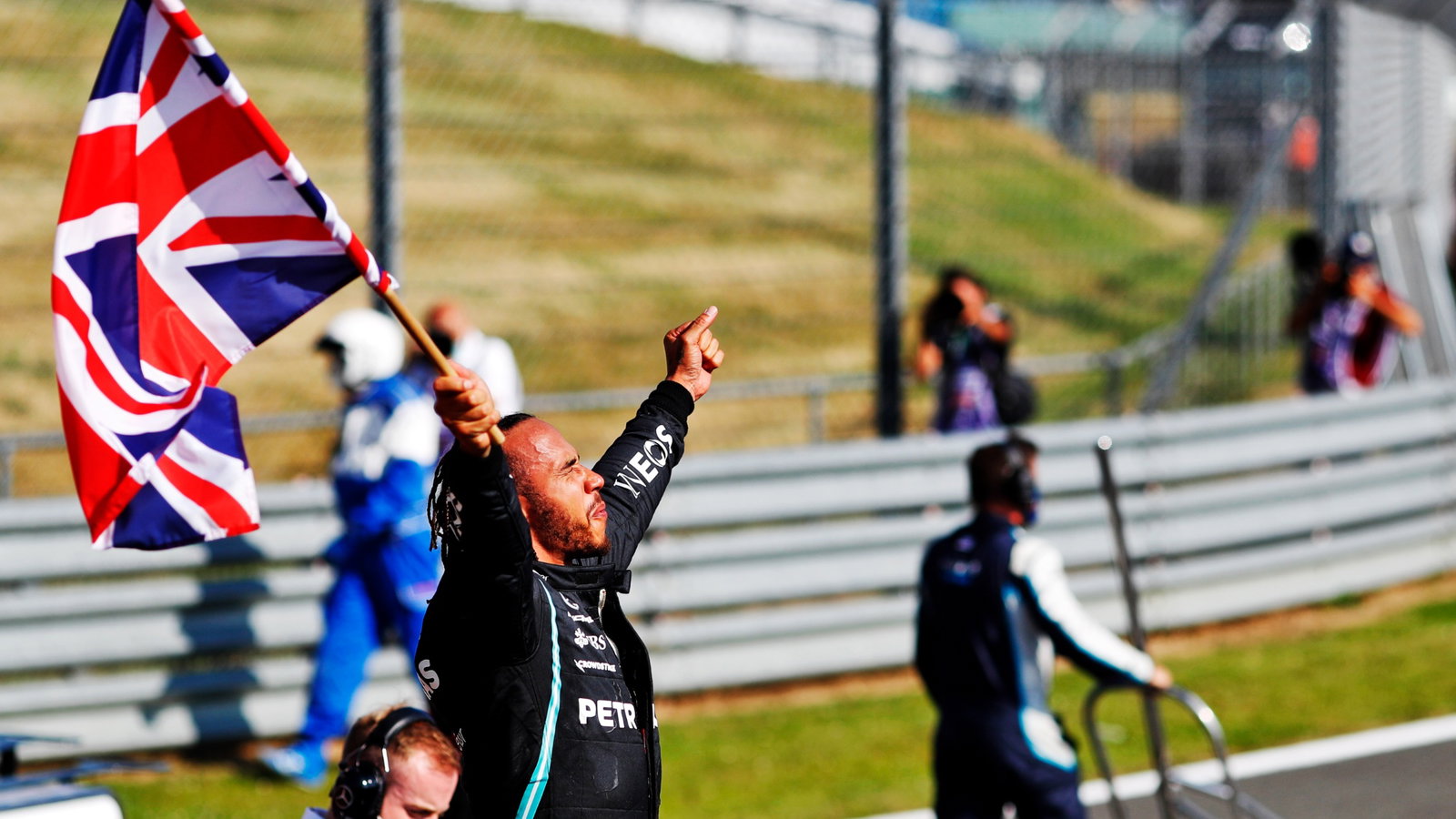 Race winner Lewis Hamilton (GBR) Mercedes AMG F1 celebrates in parc ferme.