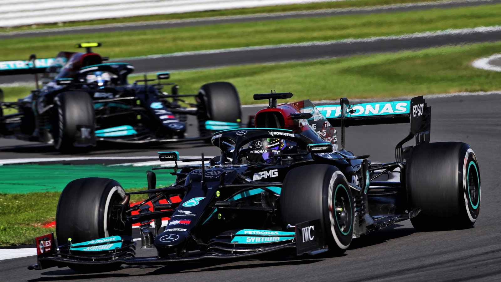 Lewis Hamilton (GBR) Mercedes AMG F1 W12.