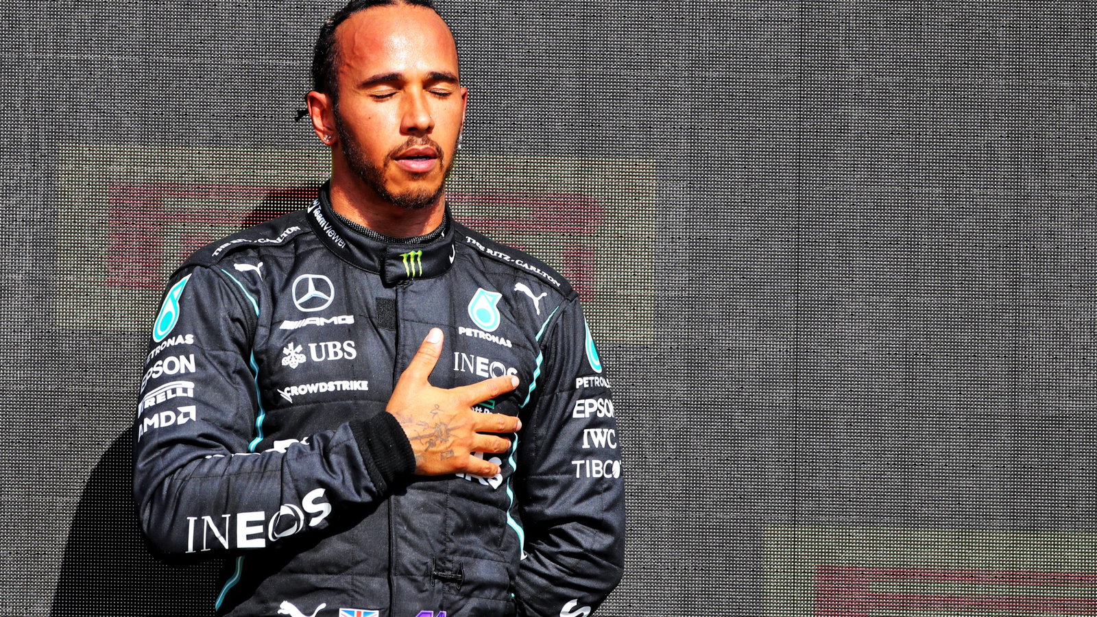 Race winner Lewis Hamilton (GBR) Mercedes AMG F1 celebrates on the podium.