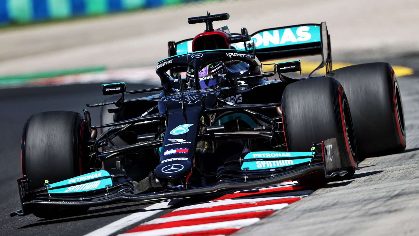 Lewis Hamilton (GBR) Mercedes AMG F1 W12.