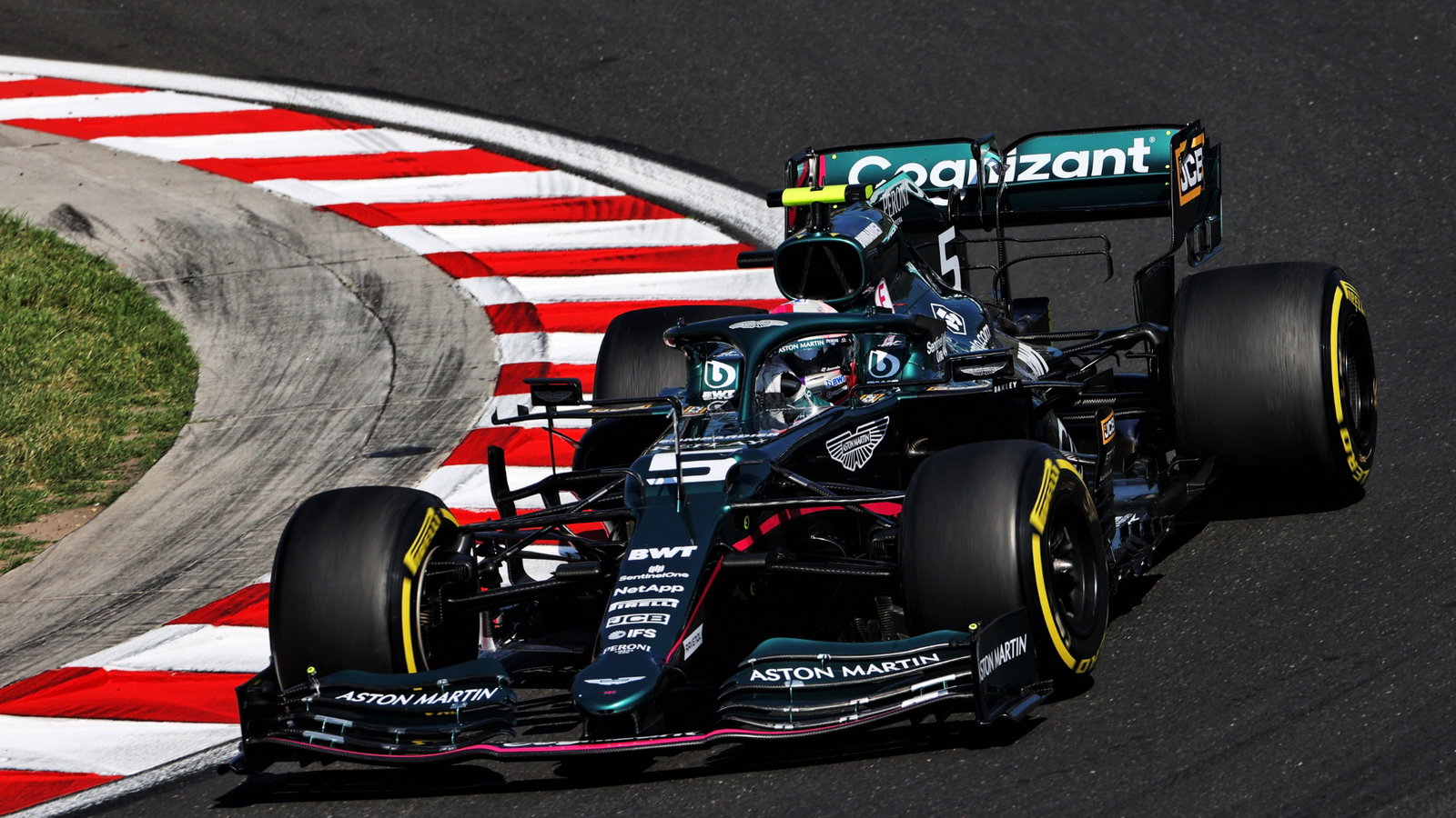 Sebastian Vettel (GER) Aston Martin F1 Team AMR21.