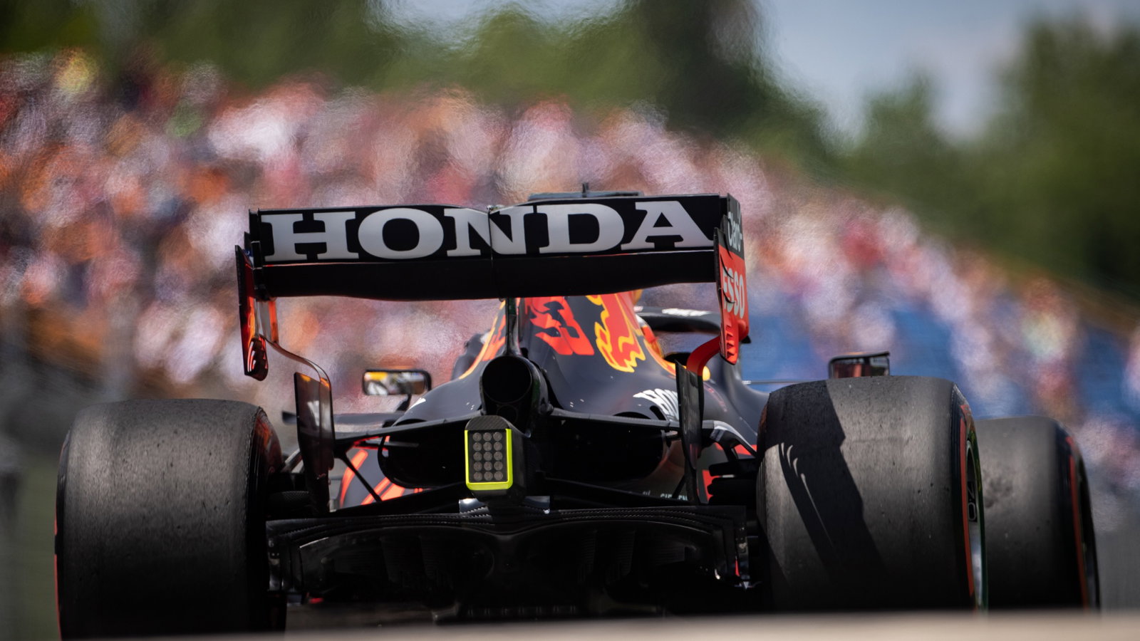 Max Verstappen (NLD) Red Bull Racing RB16B.