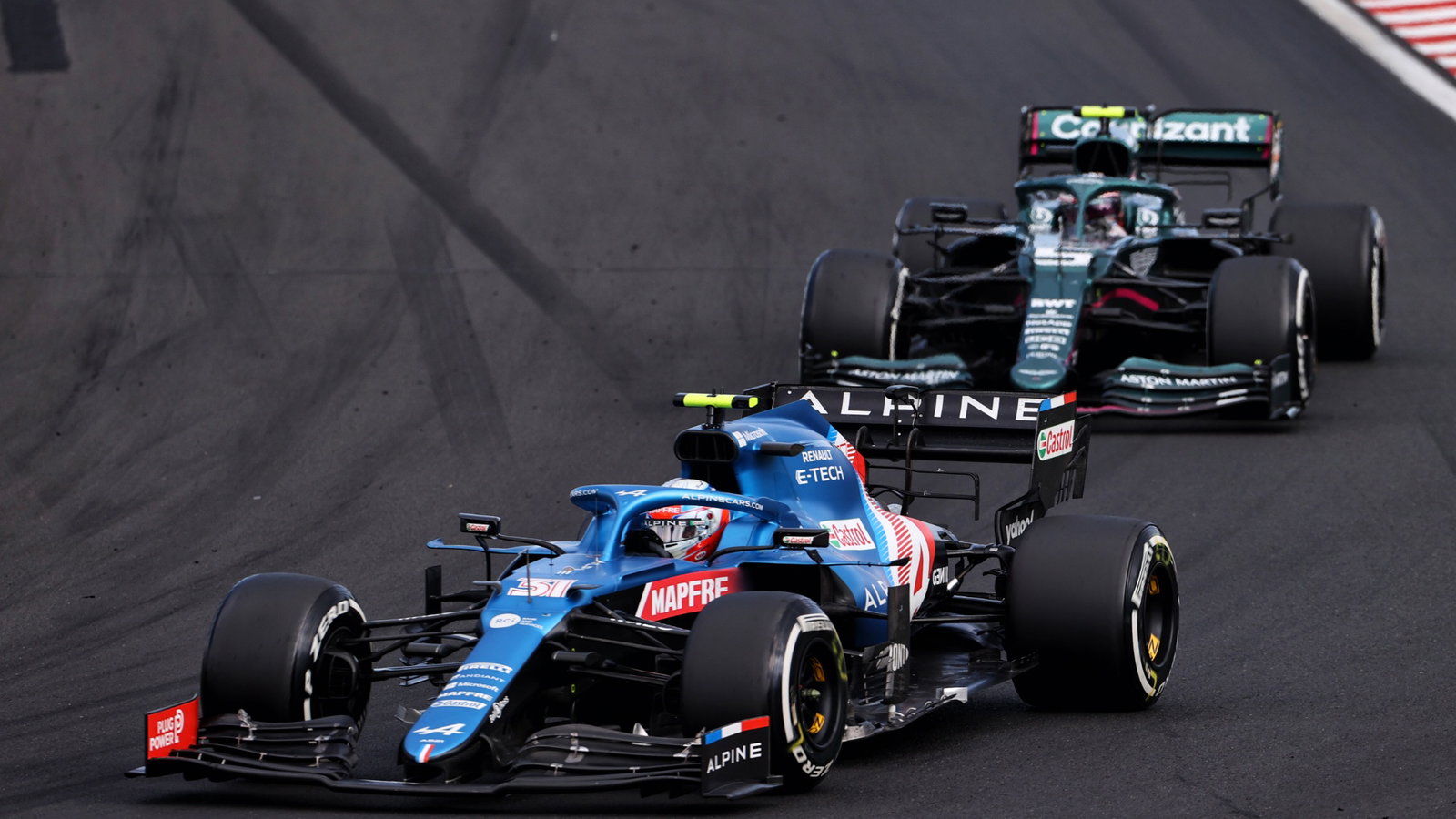 Esteban Ocon (FRA) Alpine F1 Team A521 leads Sebastian Vettel (GER) Aston Martin F1 Team AMR21.