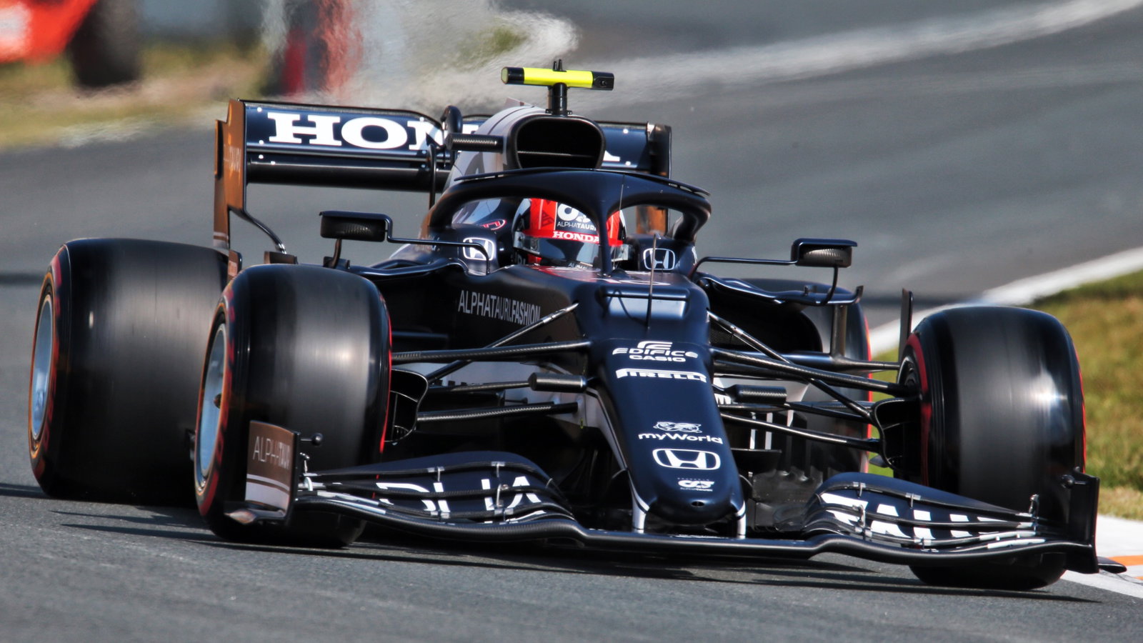 Pierre Gasly (FRA) AlphaTauri AT02.