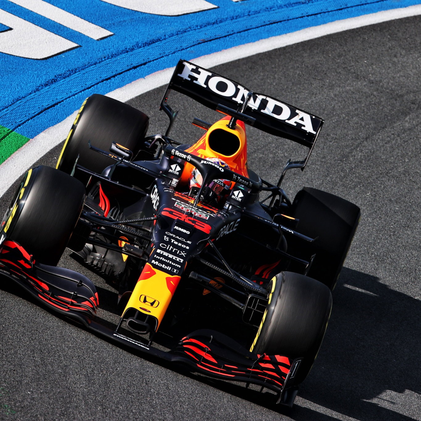 Max Verstappen (NLD) Red Bull Racing RB16B.