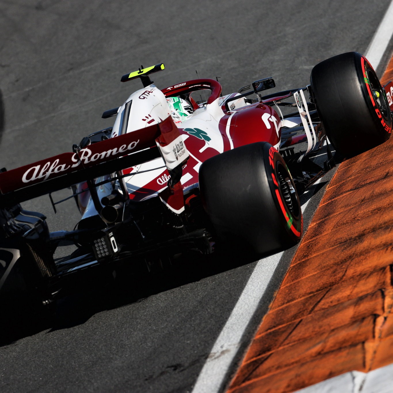 Antonio Giovinazzi (ITA) Alfa Romeo Racing C41.