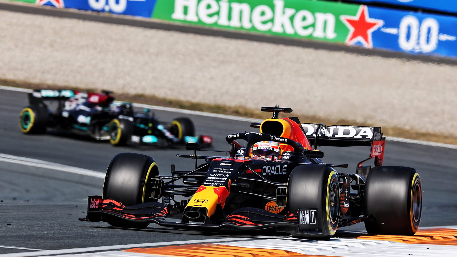 Max Verstappen (NLD) Red Bull Racing RB16B.