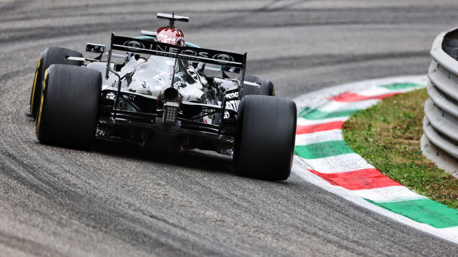 Lewis Hamilton (GBR) Mercedes AMG F1 W12.