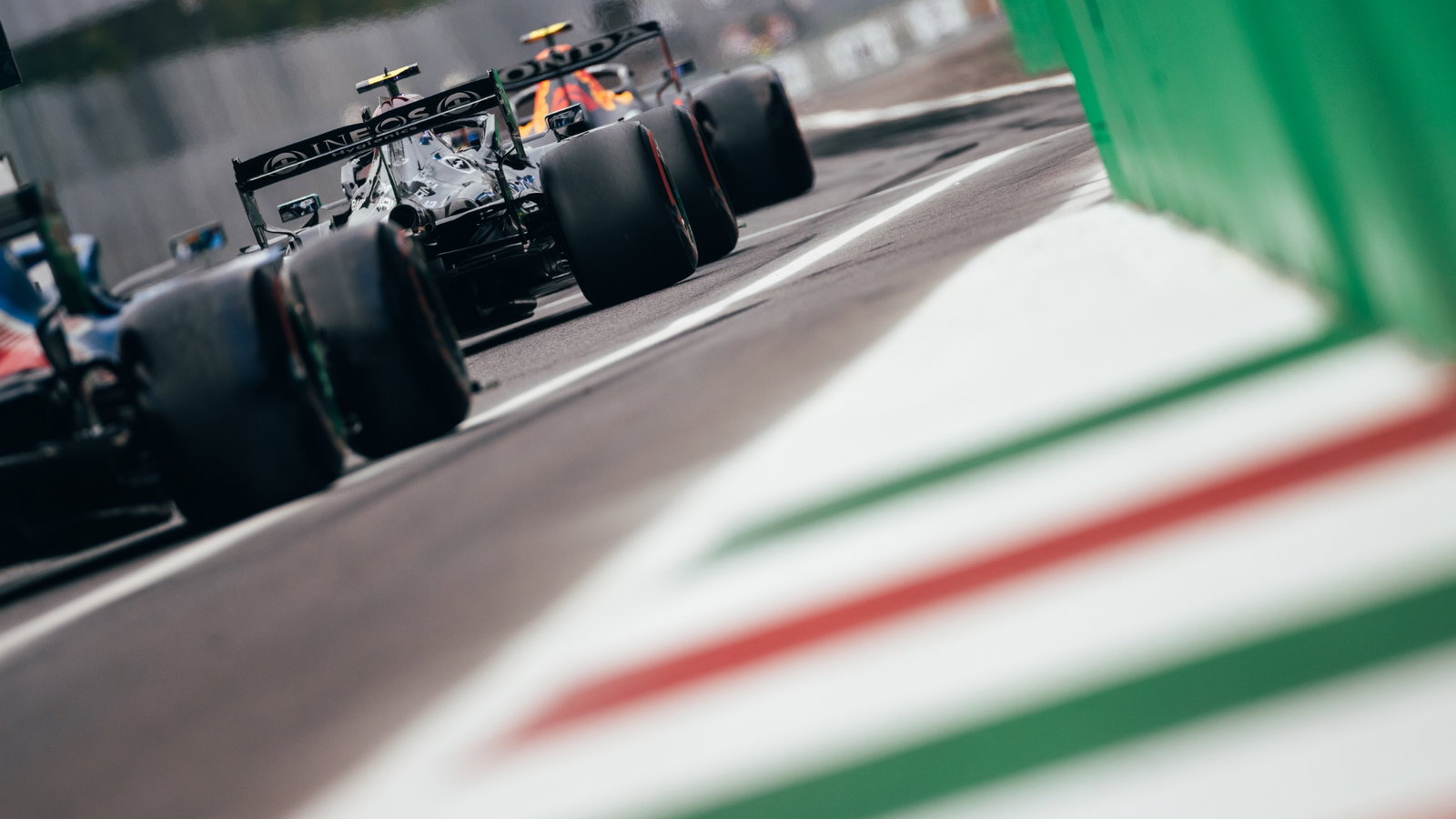 Valtteri Bottas (FIN) Mercedes AMG F1 W12.