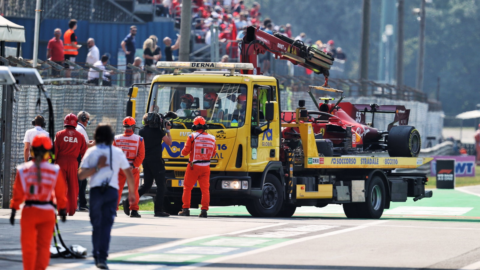 The Ferrari SF-21 of Carlos Sainz Jr (ESP) is recovered back to the pits on the back of a truck after he crashed in the second practice session.