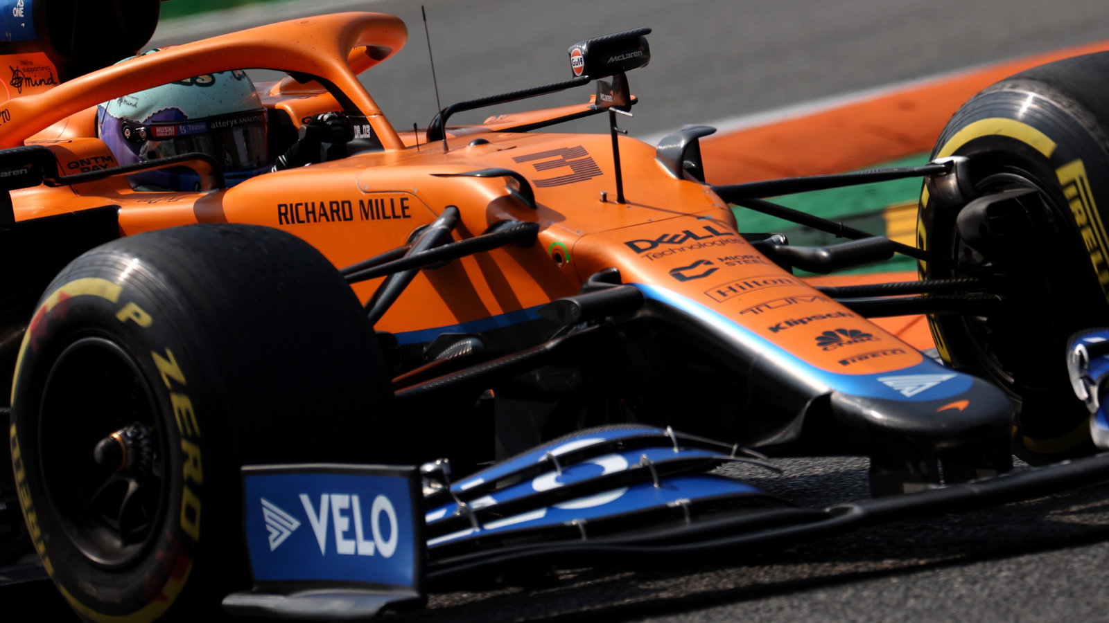 Daniel Ricciardo (AUS) McLaren MCL35M.