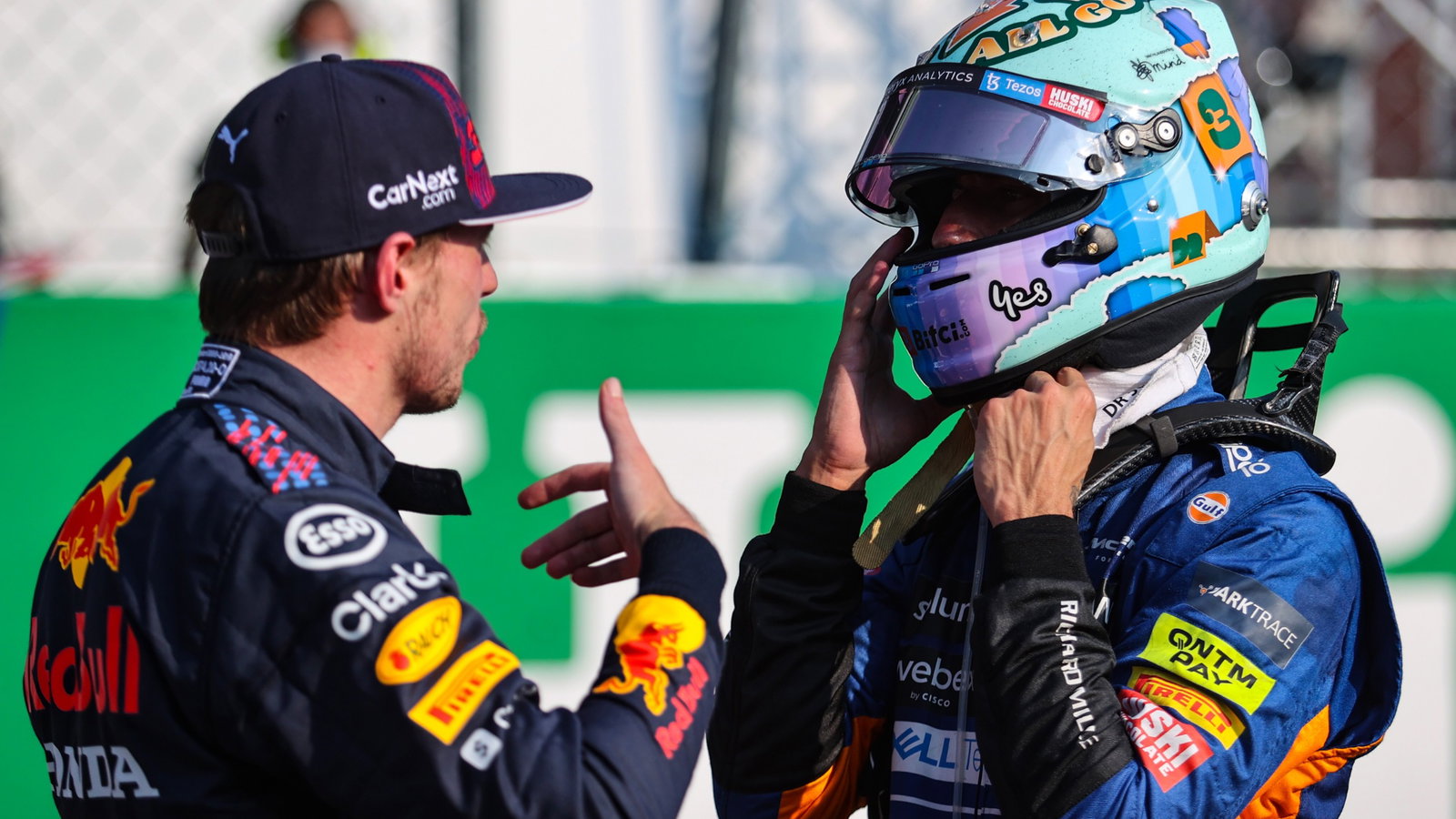 Max Verstappen (NLD), Red Bull Racing and Daniel Ricciardo (AUS), McLaren F1 Team 